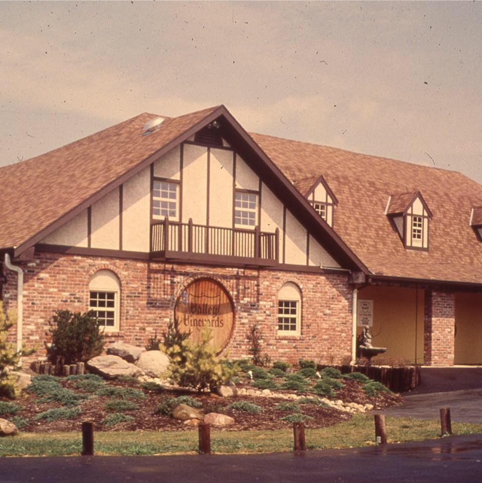 Valley Vineyards outdoor patio with guests enjoying the sunset in Morrow, Ohio